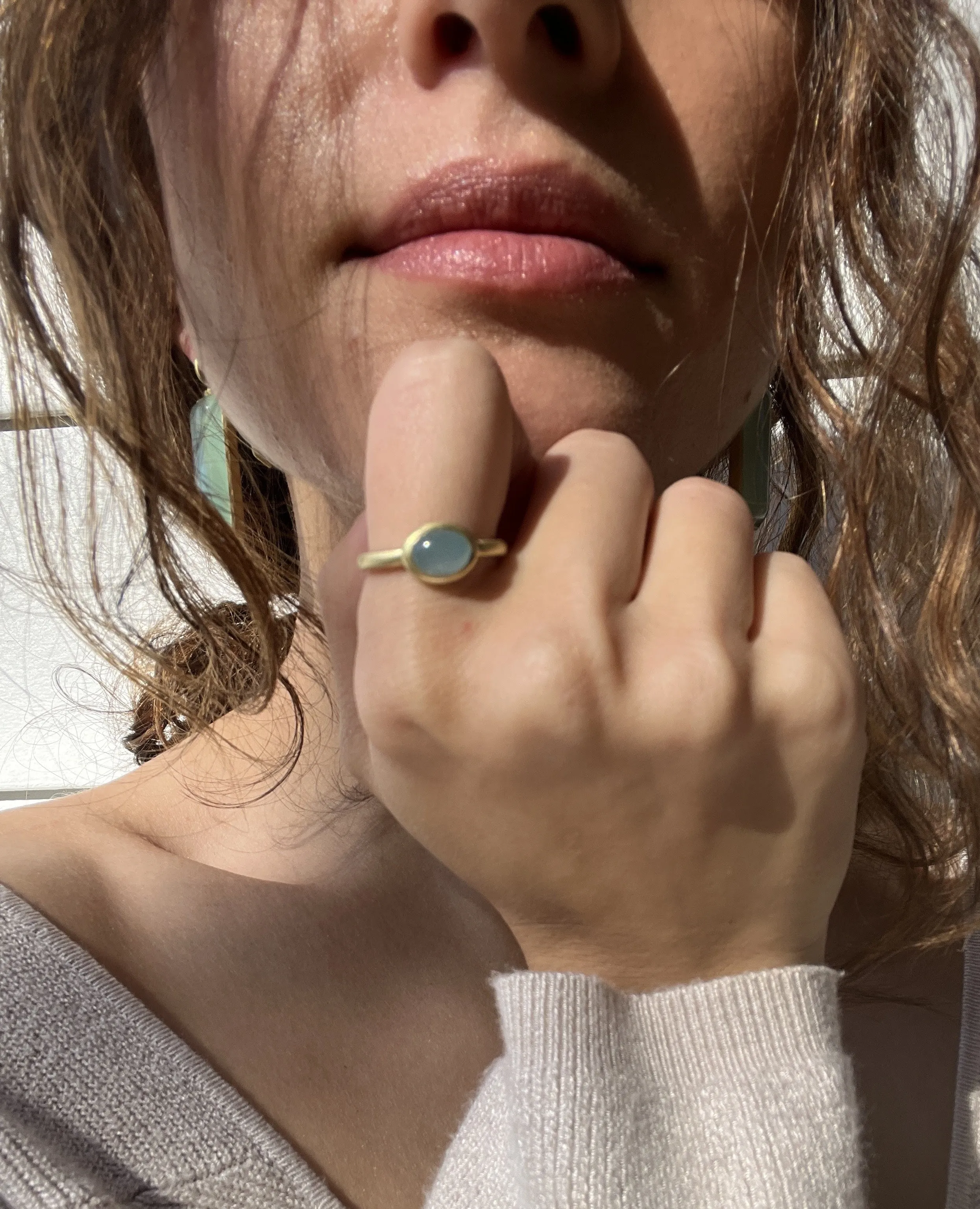 18 Karat Gold Milky Aquamarine Oval Bezel Ring