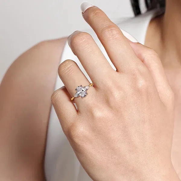 Two-Tone Oval Three Stone Diamond Engagement Ring Mounting